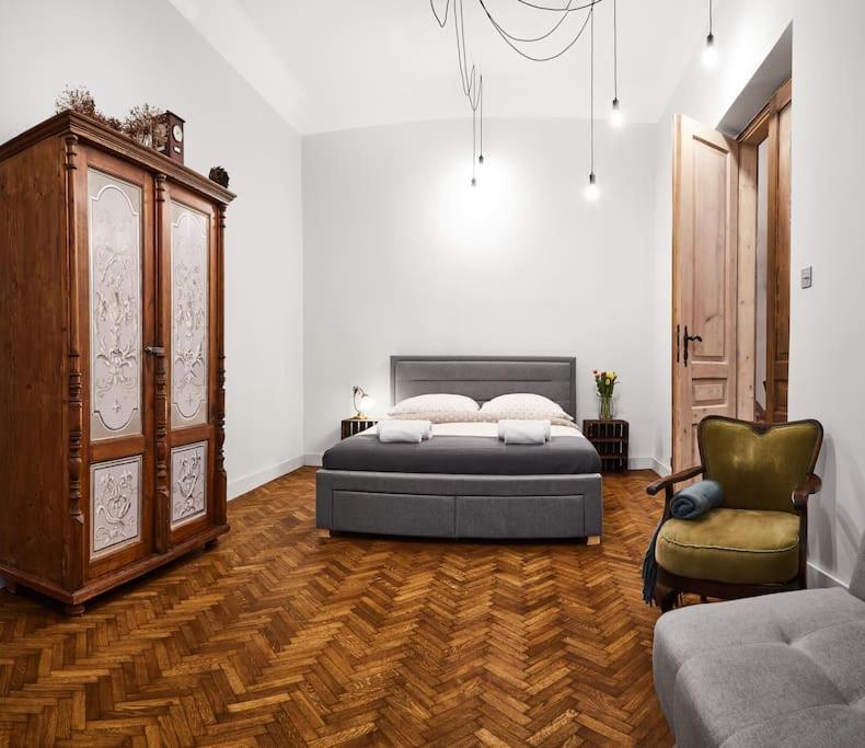 Househost Apartment: Jozefa Dietla 73/7 Apartment Krakow